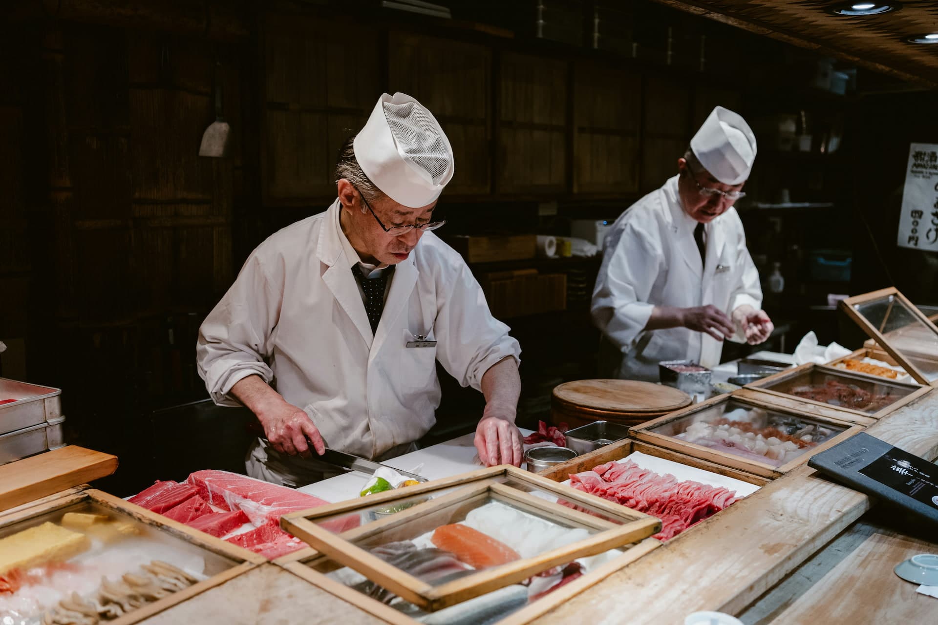 Tokyo Sushi Guide for Students Abroad: From Conveyor Belts to Omakase